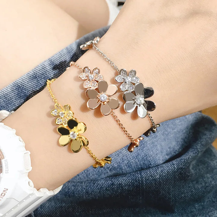 AAA Shining Zircon Cute Clover Charms Bracelet Women Original Brand Flower Chain Wrist Bracelets Personality Kpop Jewelry  Z323