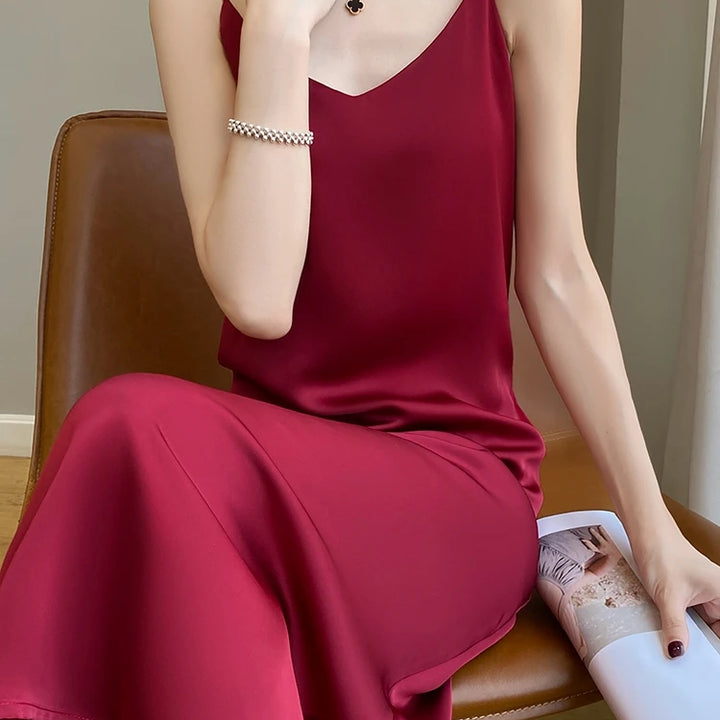 Summer Halter Dress Female Silk Silk Silk High Grade Satin Solid Color Long A-Line Skirt Waist Show Thin Cover Meat RW D13