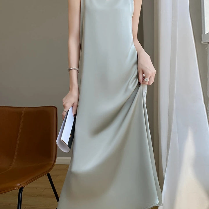 Summer Halter Dress Female Silk Silk Silk High Grade Satin Solid Color Long A-Line Skirt Waist Show Thin Cover Meat RW D13