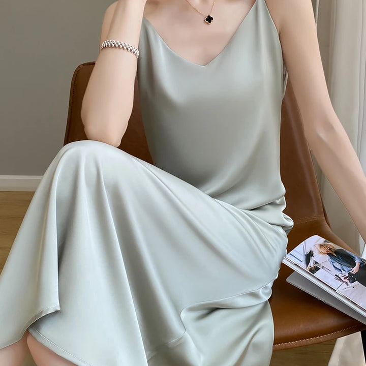 Summer Halter Dress Female Silk Silk Silk High Grade Satin Solid Color Long A-Line Skirt Waist Show Thin Cover Meat RW D13