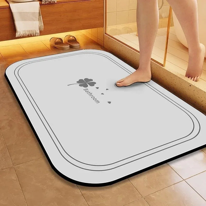 1 PC Four Leaf Clover Diatom Mud Quick Drying Floor Mat Household Toilet Anti-slip Door Mat Bathroom Door Absorbent Floor Mat