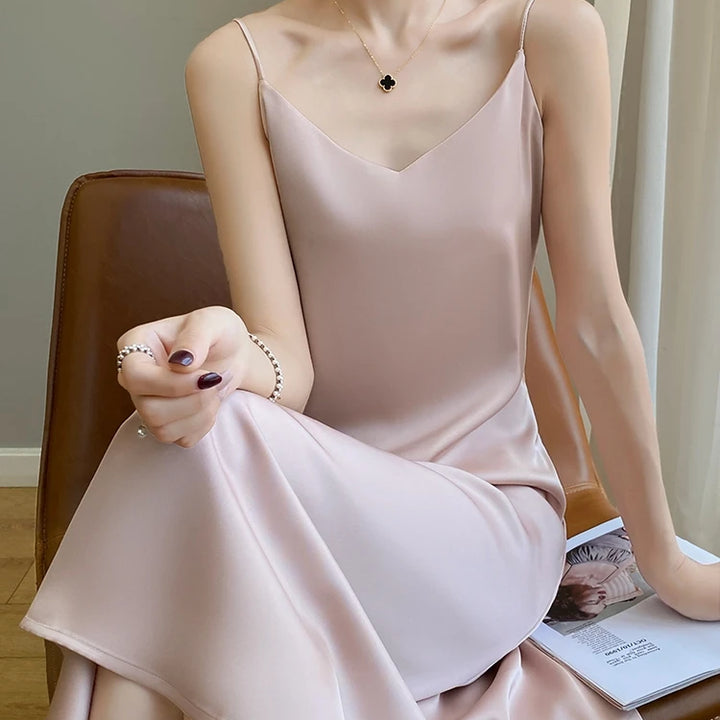 Summer Halter Dress Female Silk Silk Silk High Grade Satin Solid Color Long A-Line Skirt Waist Show Thin Cover Meat RW D13